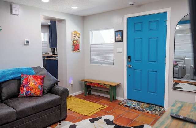 Nice 3-bedroom house with AC in Albuquerque near Historic Old Town