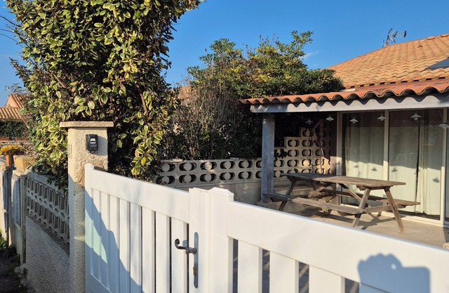 NICE 3-BEDROOM HOUSE between the pond and the sea Pets welcome