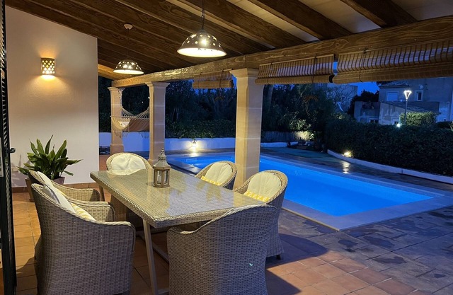 NICE AND COZY HOUSE WITH SWIMMING POOL, BICYCLES, GAMES. FERGELAN