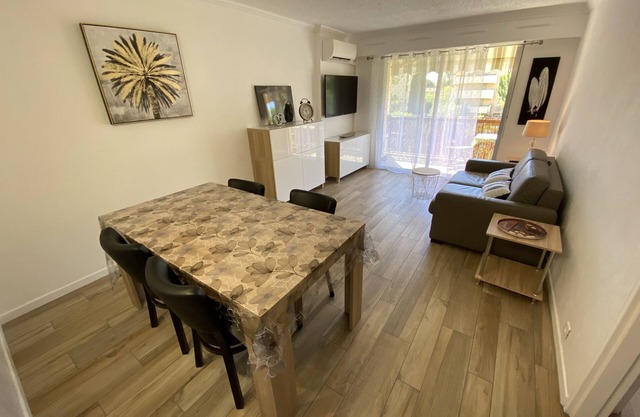 Nice and quiet apartment 1 mm from Fréjus port