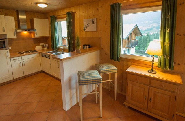 Nice apartment in villa for 8 guests with pool, WIFI, TV, terrace and pets allowed