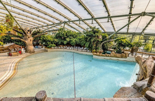 Nice apartment in villa for 4 guests with WIFI, pool, hot tub, TV, terrace and parking