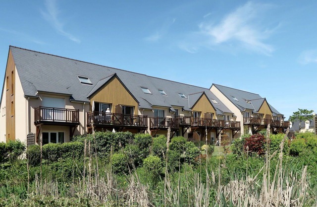 Nice apartment for 6 people with WIFI, pool, TV, terrace, pets allowed and parking