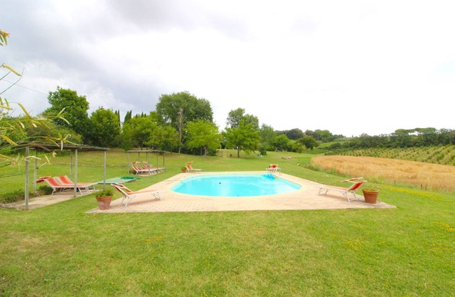 Nice apartment for 8 people with WIFI, pool and pets allowed