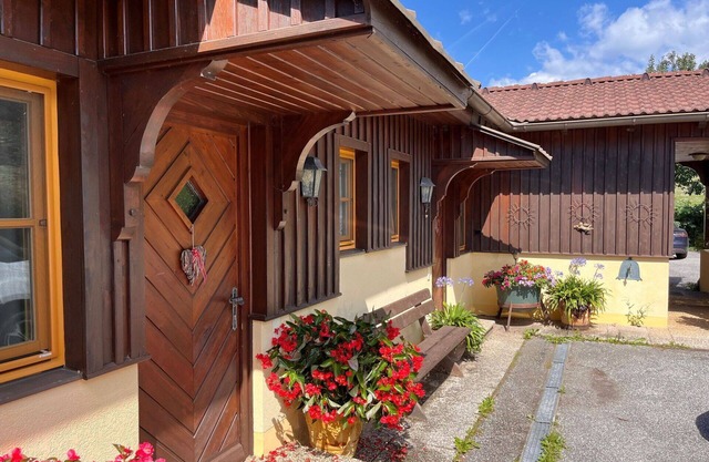 Nice apartment in villa for 4 people with WIFI, TV, patio and pets allowed