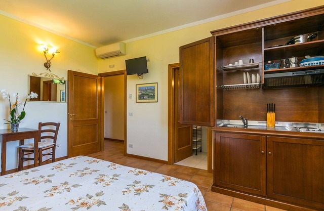 Nice apartment for 2 people with WIFI, pool, A/C, TV and pets allowed