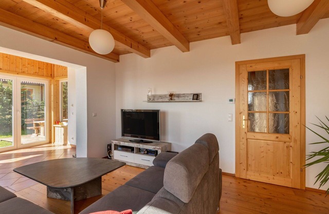 Nice apartment for 10 guests with WIFI, TV and patio
