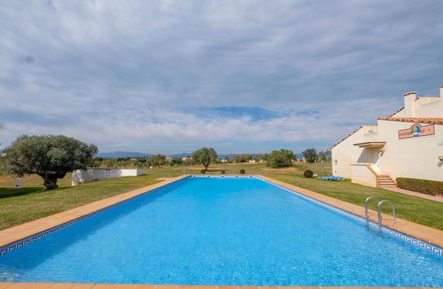 Nice apartment for 4 guests with WIFI, pool, A/C, TV and balcony