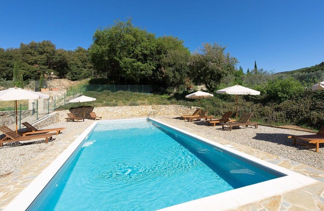 Nice apartment for 4 people with A/C, WIFI, pool, TV, patio and panoramic view, close to Siena
