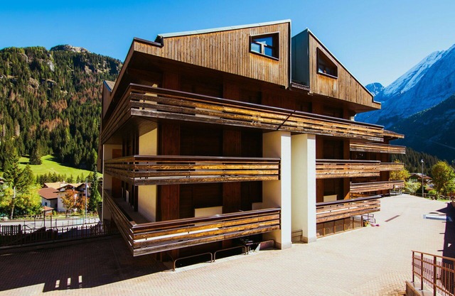 Nice apartment for 5 guests with WIFI, hot tub, TV and parking