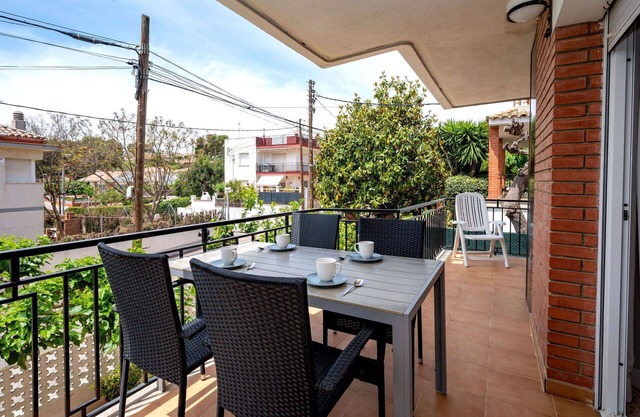 Nice apartment for 6 people with WIFI, A/C, TV and balcony