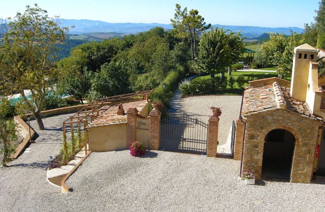Nice apartment for 6 people with WIFI, pool, TV and pets allowed, close to San Gimignano