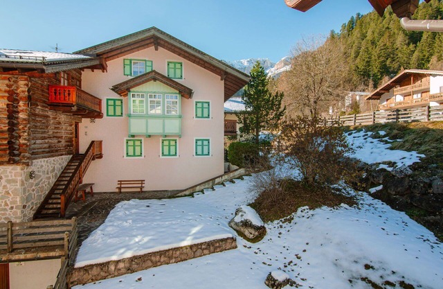 Nice apartment for 6 people with balcony and parking