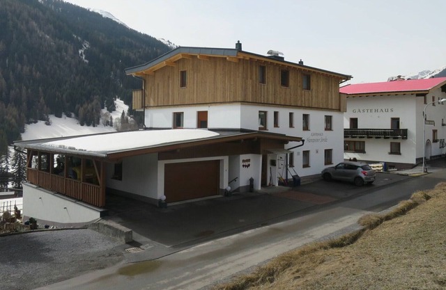 Nice apartment for 8 people with WIFI, TV, balcony and parking