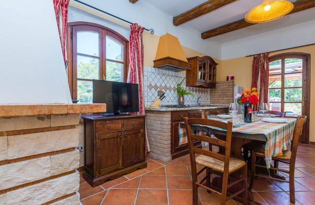 Nice apartment for 6 guests with pool, WIFI, A/C, TV, patio and parking