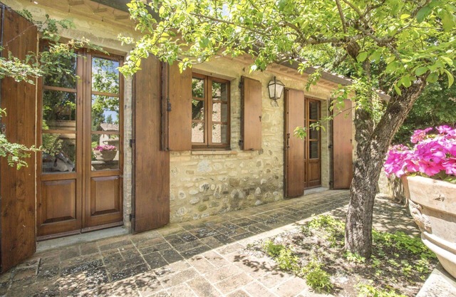 Nice apartment in villa for 8 guests with WIFI, A/C, pool, TV, veranda and panoramic view