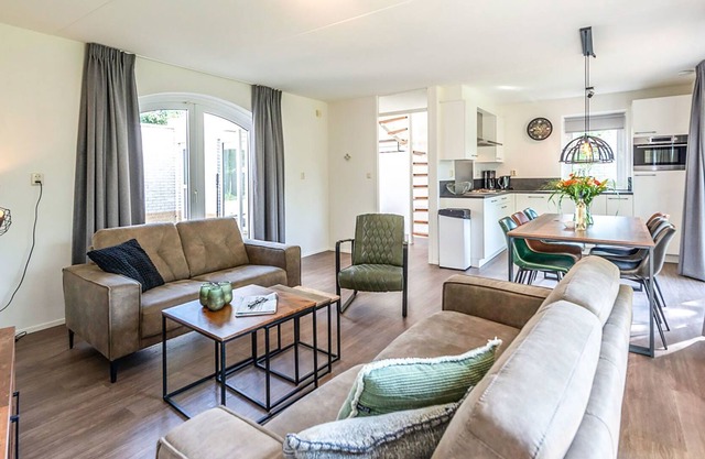 Nice apartment in villa for 6 guests with pool, WIFI, TV, terrace and parking