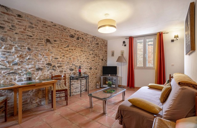 Nice Apartment in Claira' with Wi-Fi and air conditioning