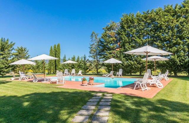 Nice apartment in villa for 4 people with pool, WIFI, A/C and terrace