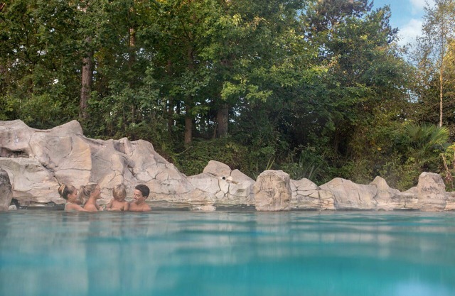 Nice apartment in villa for 4 people with pool, WIFI, hot tub, TV, terrace and parking