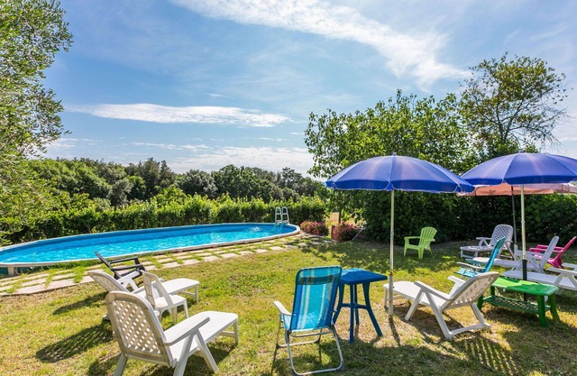 Nice apartment in villa for 12 people with private pool, WIFI, TV, patio and pets allowed