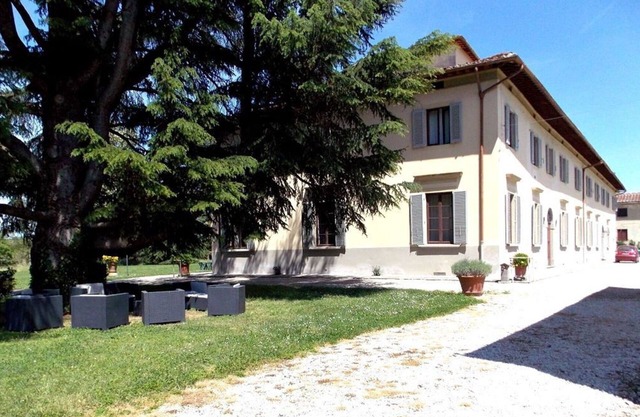 Nice apartment in villa for 2 people with WIFI, pool, TV, panoramic view and parking