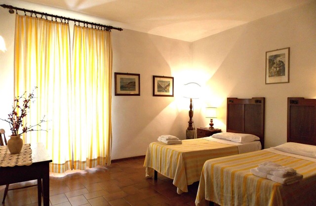 Nice apartment in villa for 6 guests with WIFI, pool, TV and panoramic view