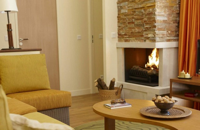 Nice apartment in villa for 6 people with pool, WIFI, hot tub, TV and terrace