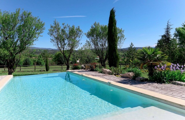 Nice apartment in villa for 8 guests with WIFI, pool, TV, patio and pets allowed