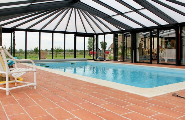 Nice apartment in villa for 3 guests with pool, WIFI, TV, patio and pets allowed