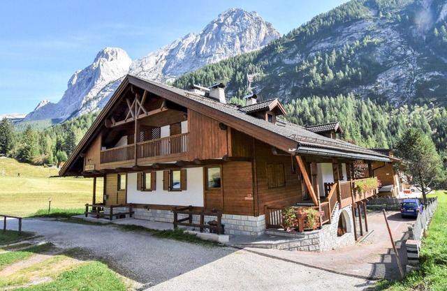 Nice apartment in villa for 3 guests with WIFI, TV, pets allowed and parking