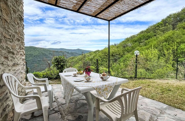 Nice apartment for 4 people with pool, WIFI, patio, pets allowed, panoramic view and parking