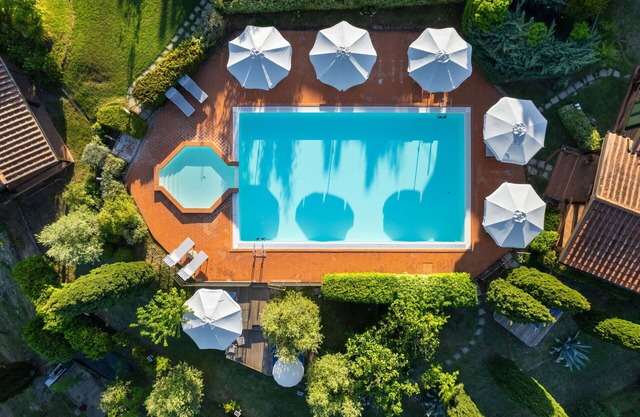 Nice apartment with WIFI, A/C, pool, TV, terrace and panoramic view, close to San Gimignano