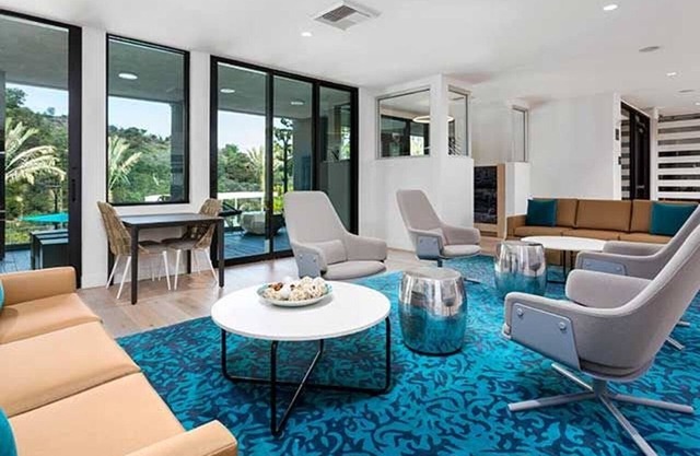 Nice Burbank 1BR w/Pool, Hot Tub, Gym & Courtyard, by Blueground