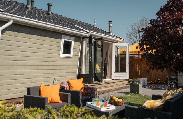 Nice chalet with a microwave, near the Wadden Sea