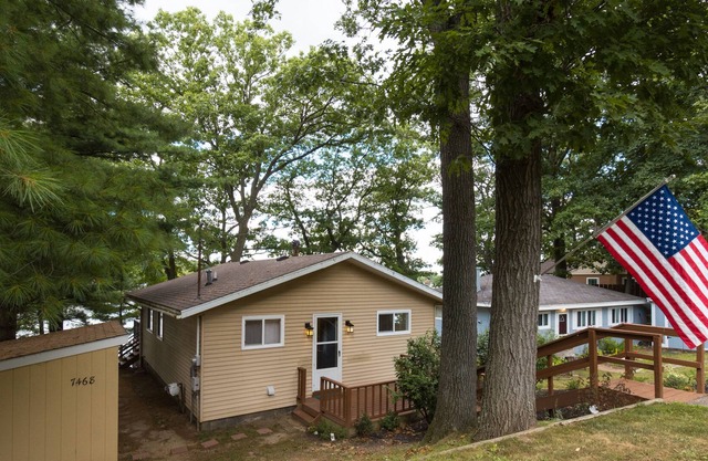 Nice, clean cottage on beautiful southwest Michigan lake