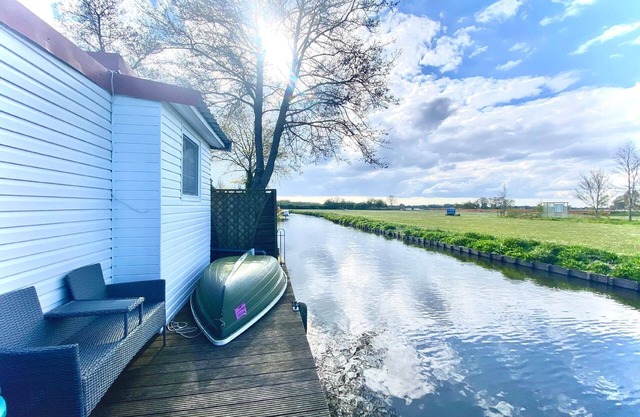Nice holiday home "Isabella" with a view of the water
