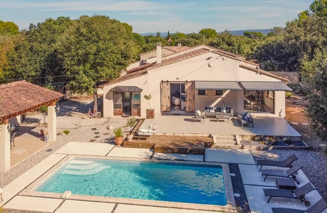 Nice home in Pernes-les-Fontaines