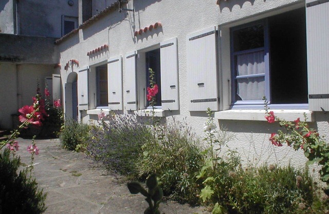 Nice house by the sea. On foot the beaches, trade and town center, WIF