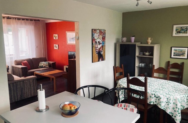 Nice house, garden and BBQ 3km from the beach/Jolie maison, jardin et BBQ à 3 km de la plage