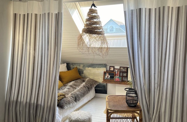 Nice room for rent. Independent space upstairs. Relaxation area.