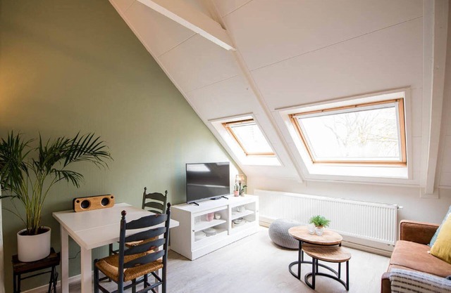 Nice studio for 2 people in the centre of Nes and the beach is 1.5 km away.