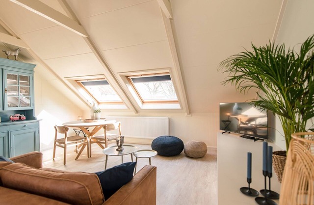 Nice studio for 2 people in the centre of Nes and the beach is 1.5 km away.