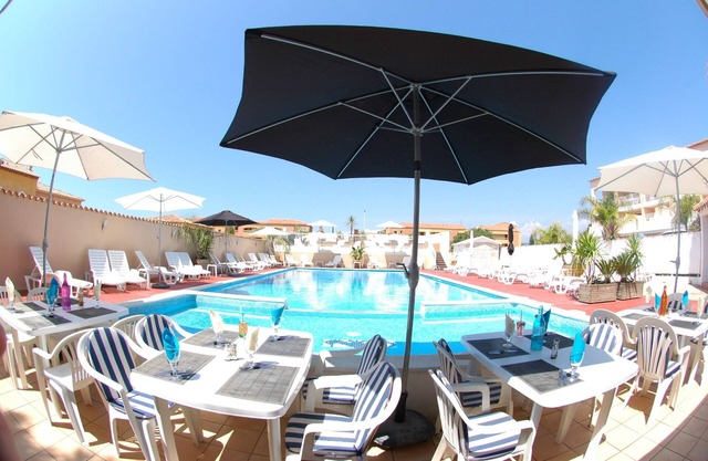 Nice T2 (1 bedroom) 4 pers 250m from the SEA with HEATED SWIMMING POOL & TENNIS (107)
