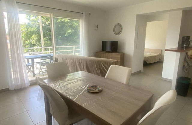 Nice T2 Near Beach with Air Conditioning