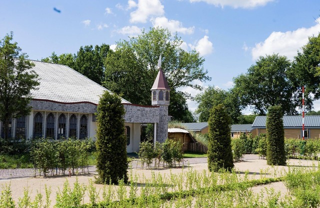 Nice tentlodge with veranda, the Efteling at 2 km.