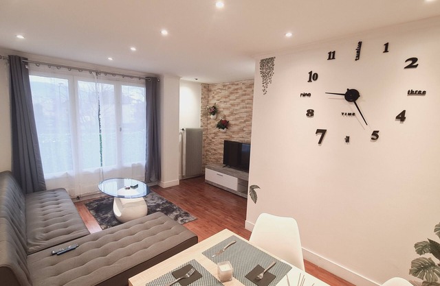 Nice Type 3 close to all amenities 20 minutes walk from the lake