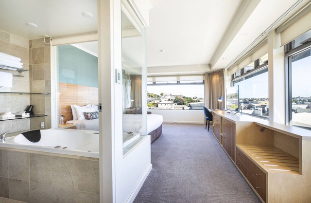Nightelier Devonport Gateway Hotel