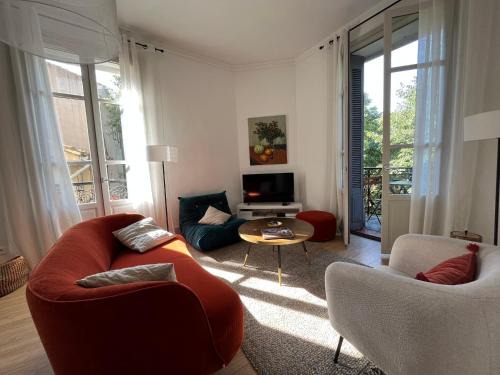 Nimes , appartement rénové dans immeuble classé.