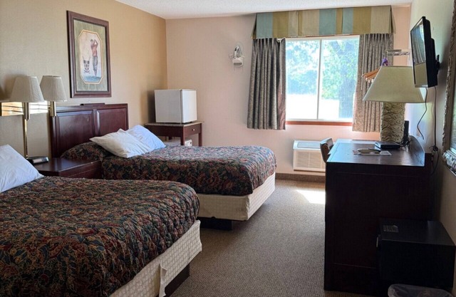 Nisswa Boutique Hotel & Suites – 2 Queen Beds